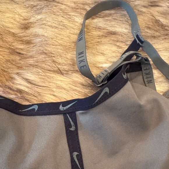 Nike Dry Git Stylish Olive Green Sports Bra Posh Show - Picture 5 of 5